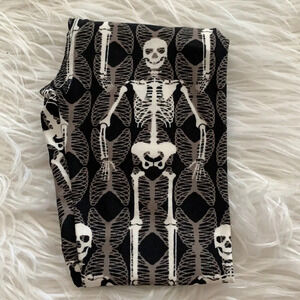 New! Girl’s Lularoe skeleton Halloween leggings S/M